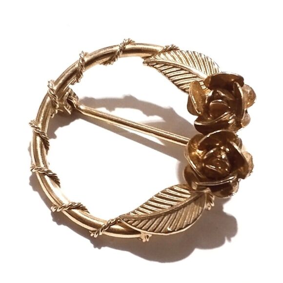 Vintage Gold Tone Rose Accented Mid Century Circle Pin Brooch - Picture 4 of 5